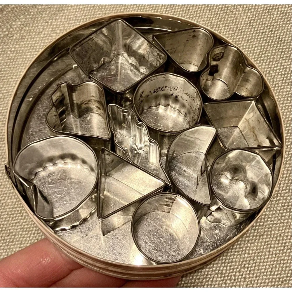 Vintage Canape Hors D'oeuvre Cutters Set 12 Piece Metal Tin Made in Japan Red